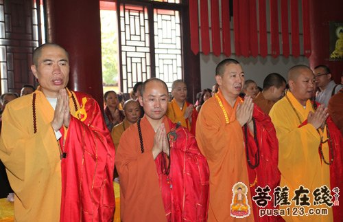 本寺住持出席上海万寿寺全堂佛像开光暨续建法师荣膺方丈升座庆典